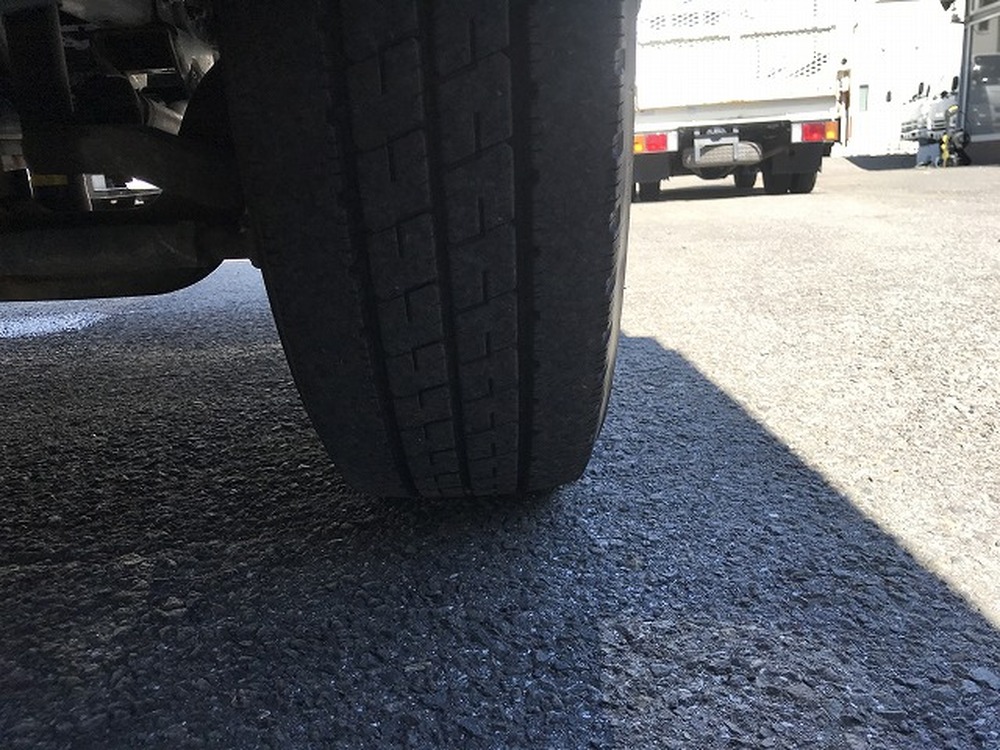 日野　デュトロ