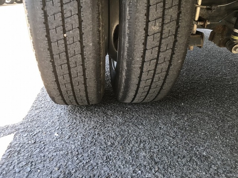 日野　デュトロ