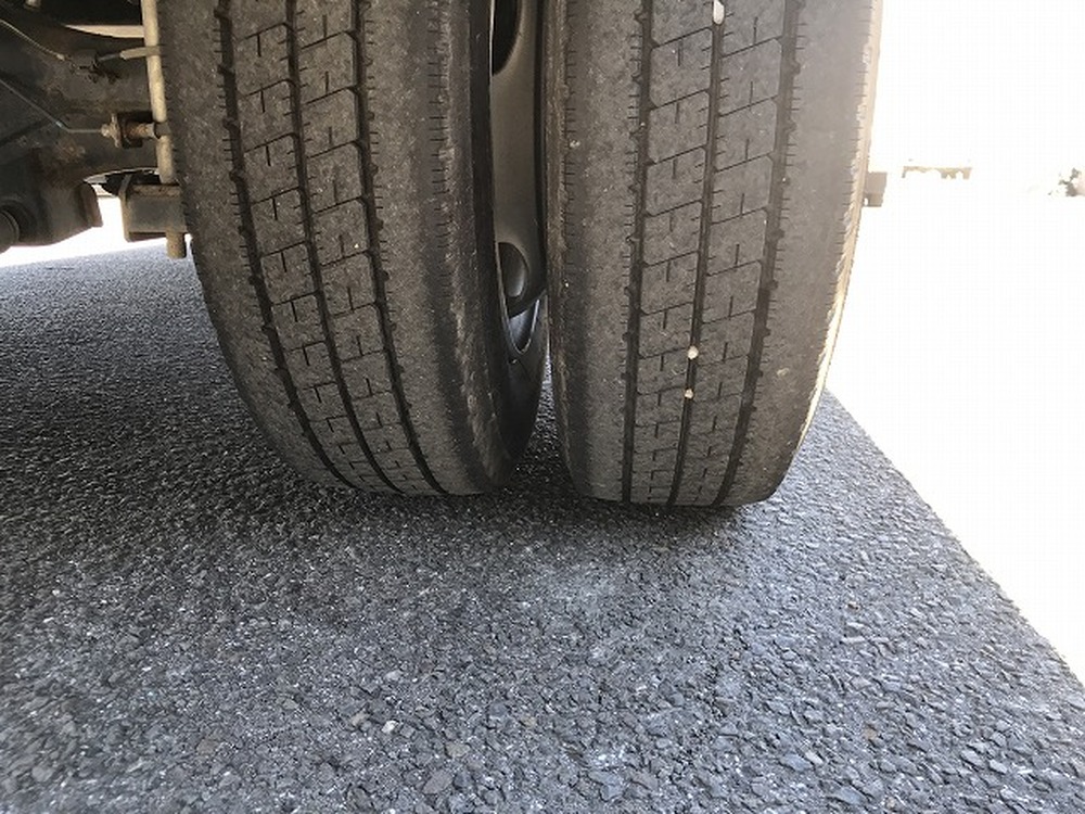 日野　デュトロ