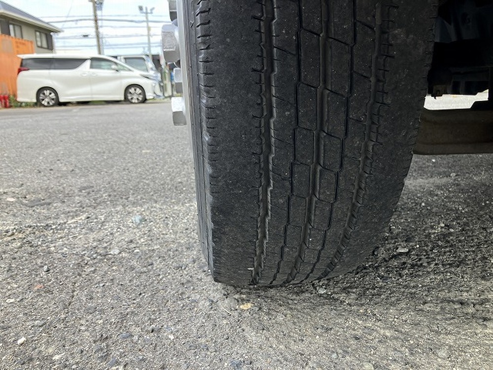 日野　デュトロ