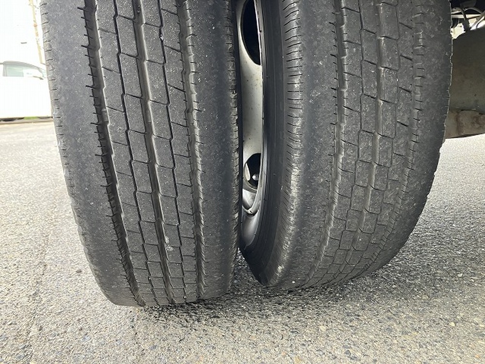日野　デュトロ
