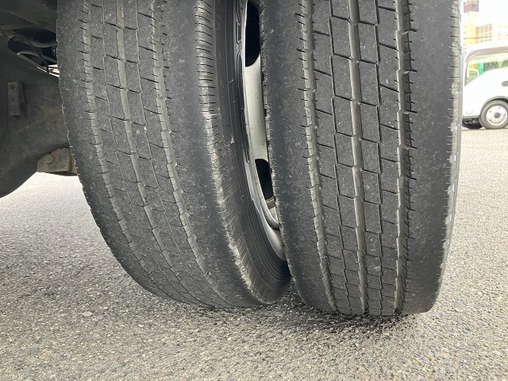 日野　デュトロ