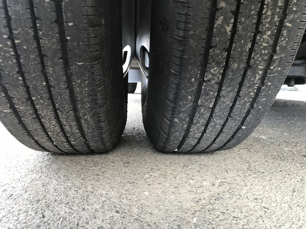 日野　デュトロ