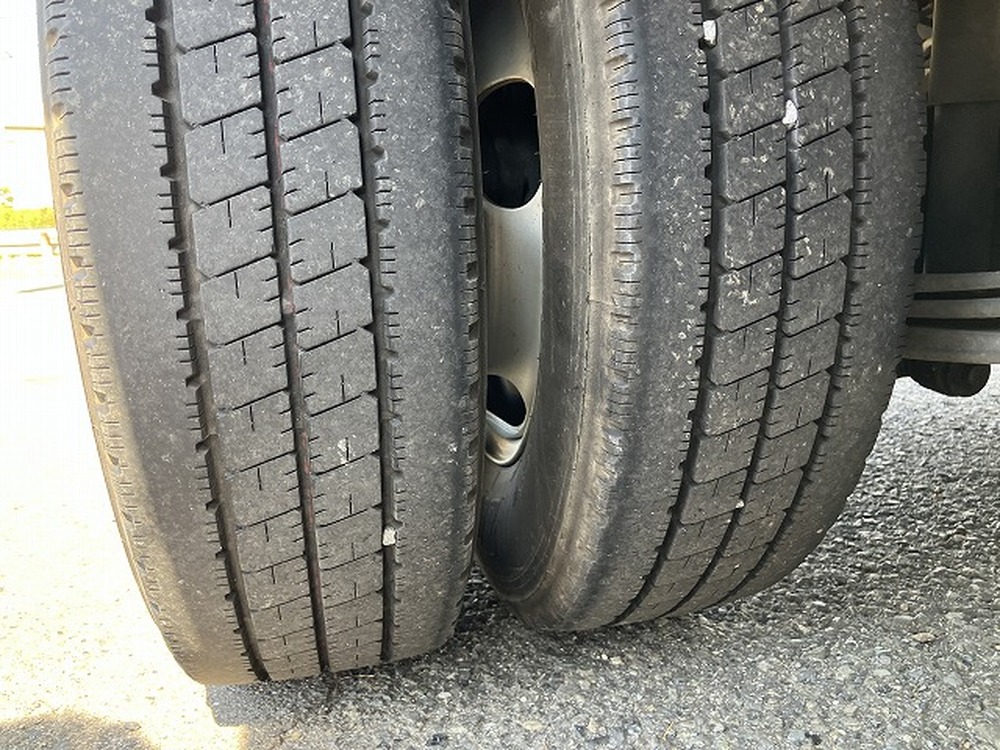 日野　デュトロ