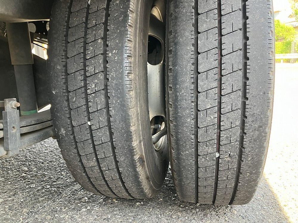 日野　デュトロ
