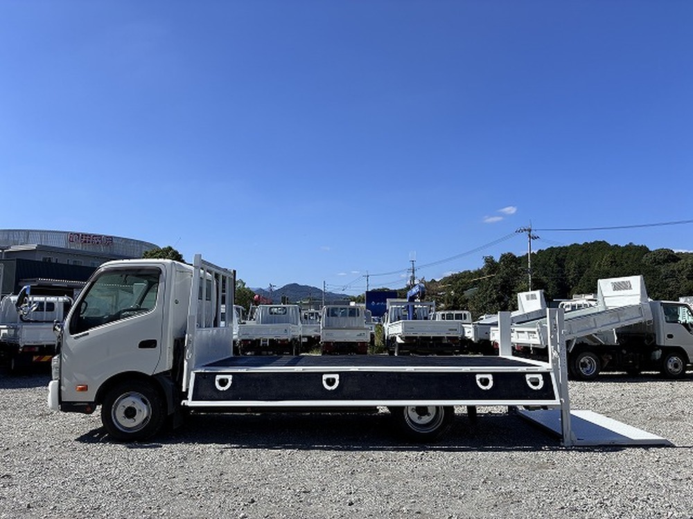 日野　デュトロ