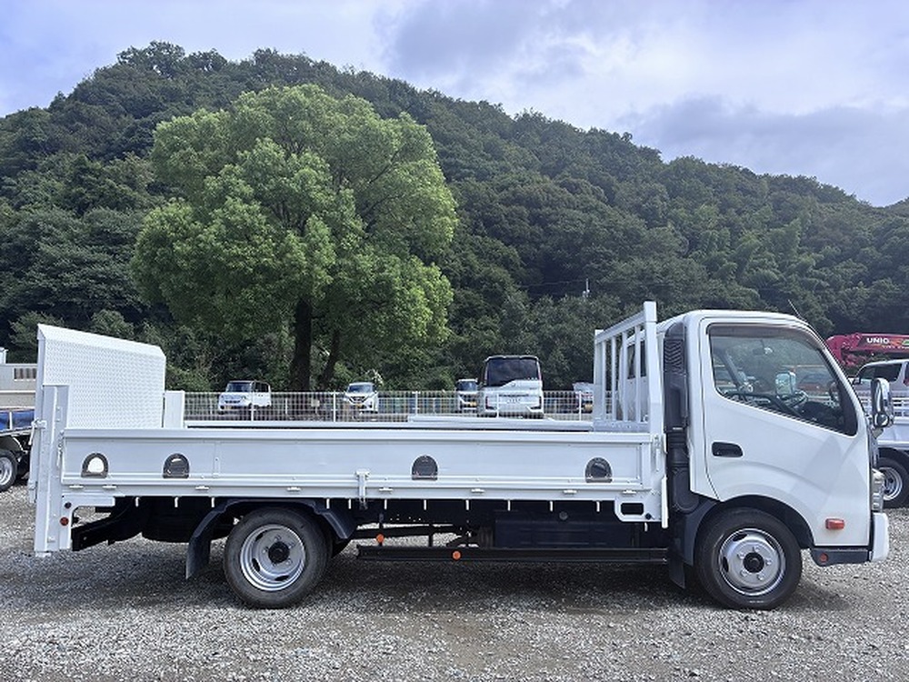 日野　デュトロ