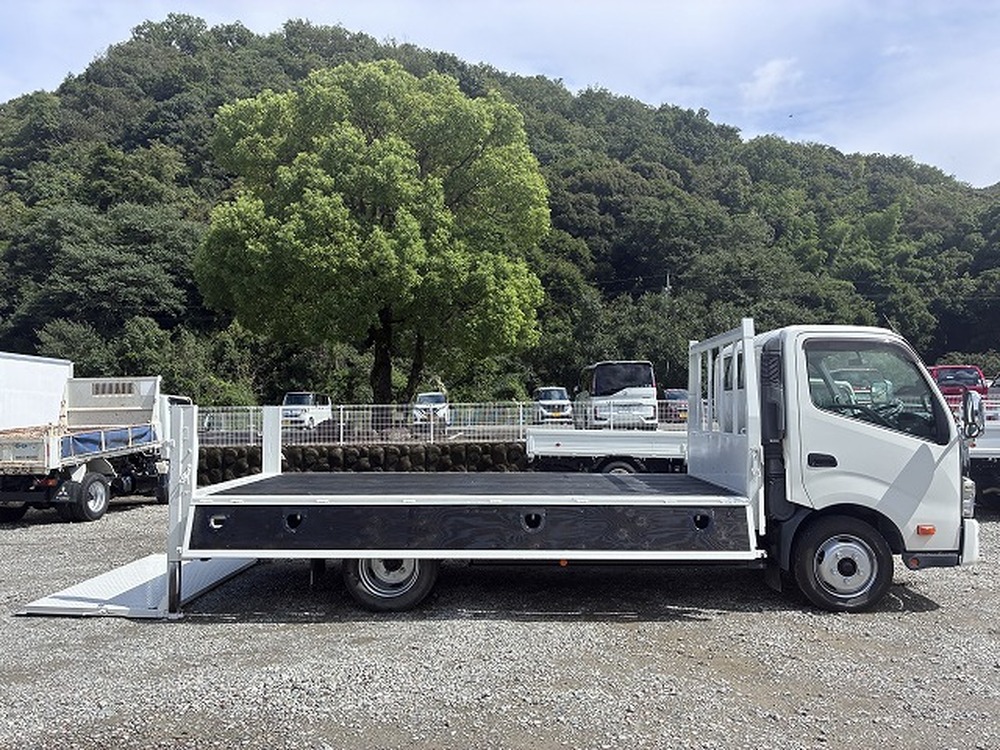 日野　デュトロ