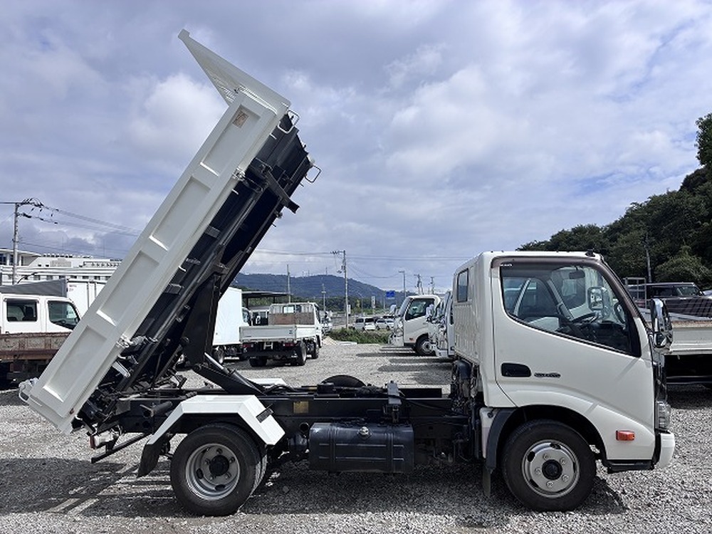 日野　デュトロ
