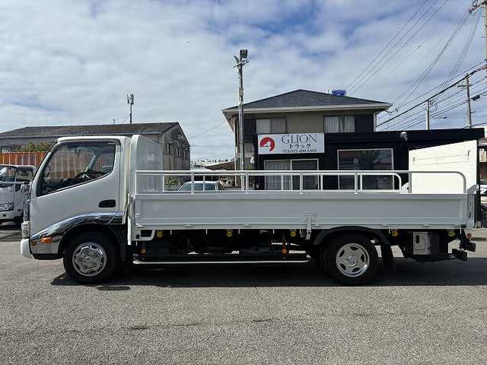 日野　デュトロ