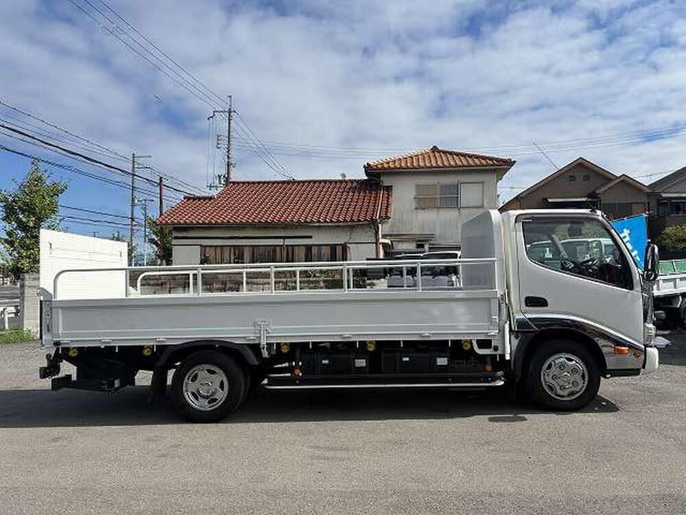 日野　デュトロ