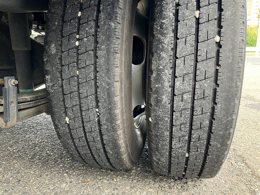 日野　デュトロ