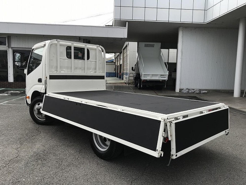 日野　デュトロ