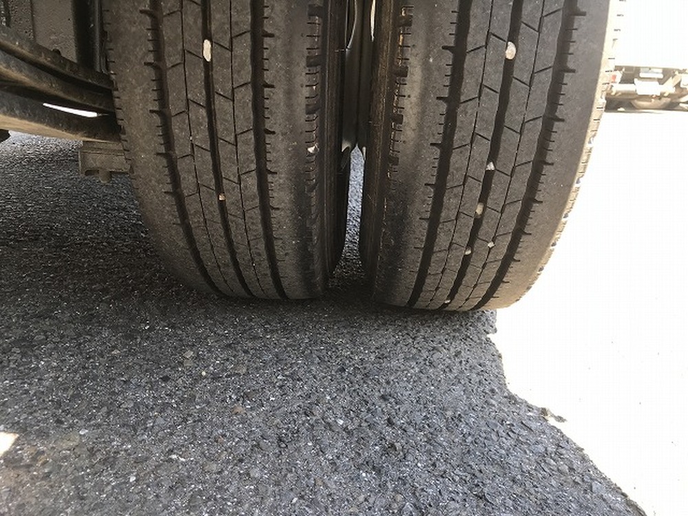 日野　デュトロ