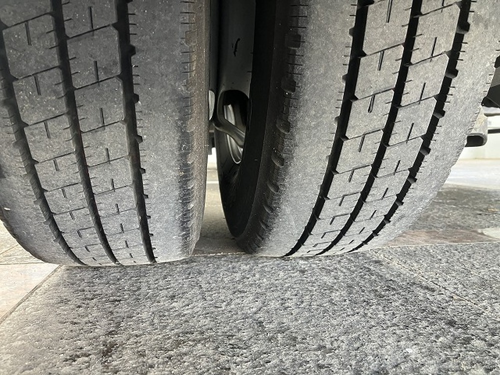 日野　デュトロ