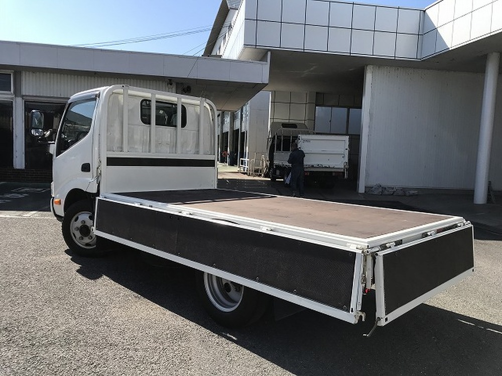 日野　デュトロ