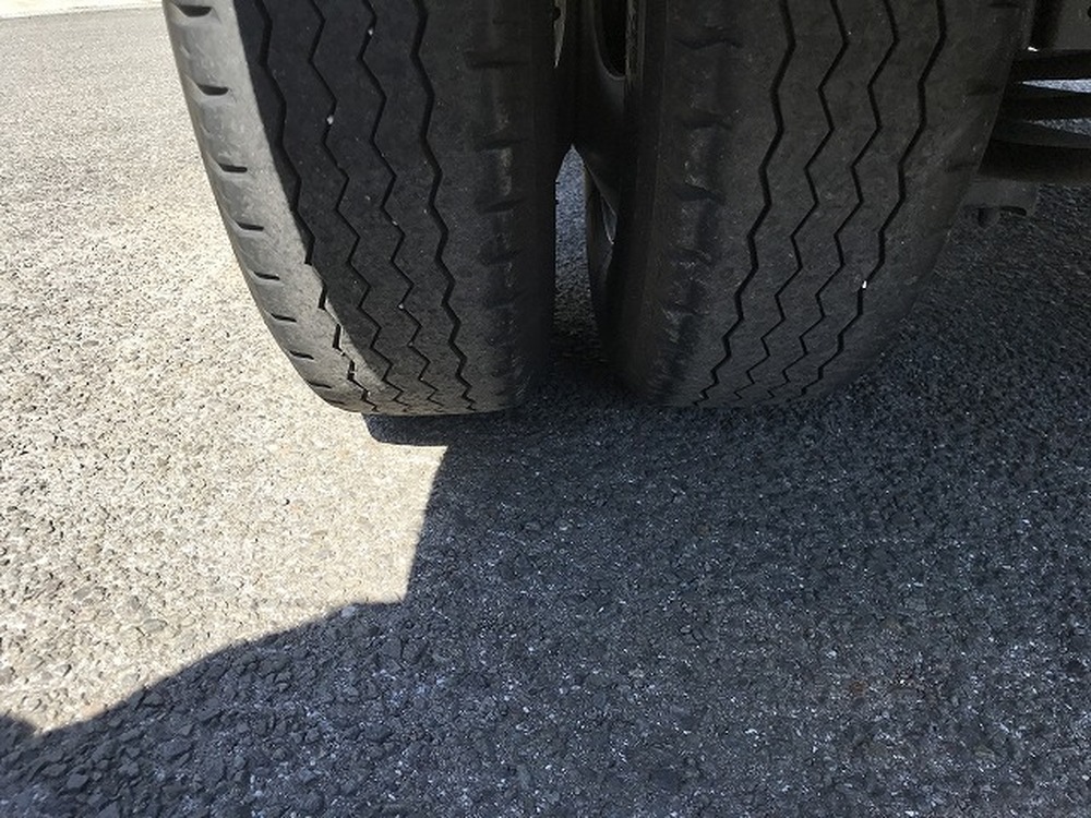 日野　デュトロ