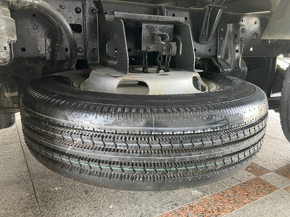 日野　デュトロ