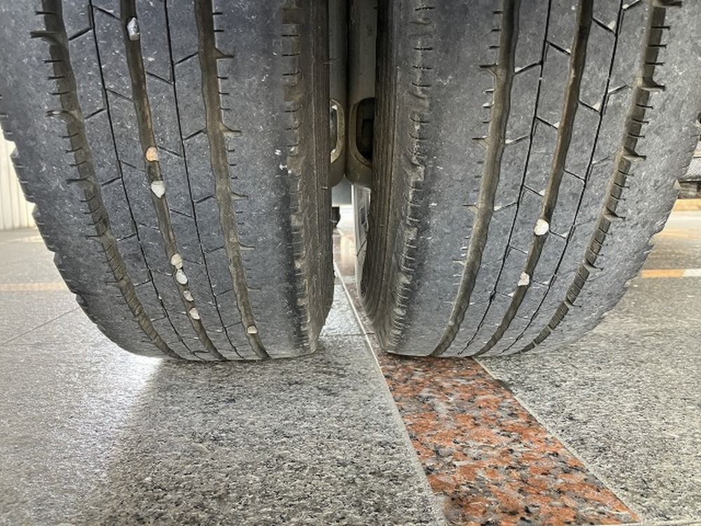 日野　デュトロ