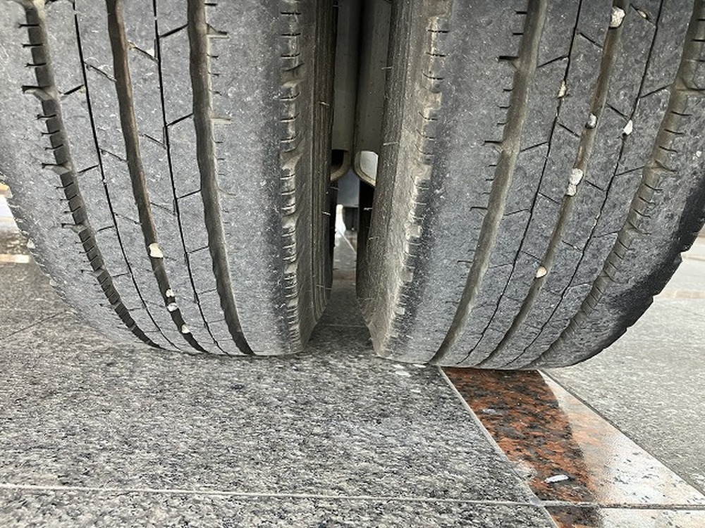 日野　デュトロ