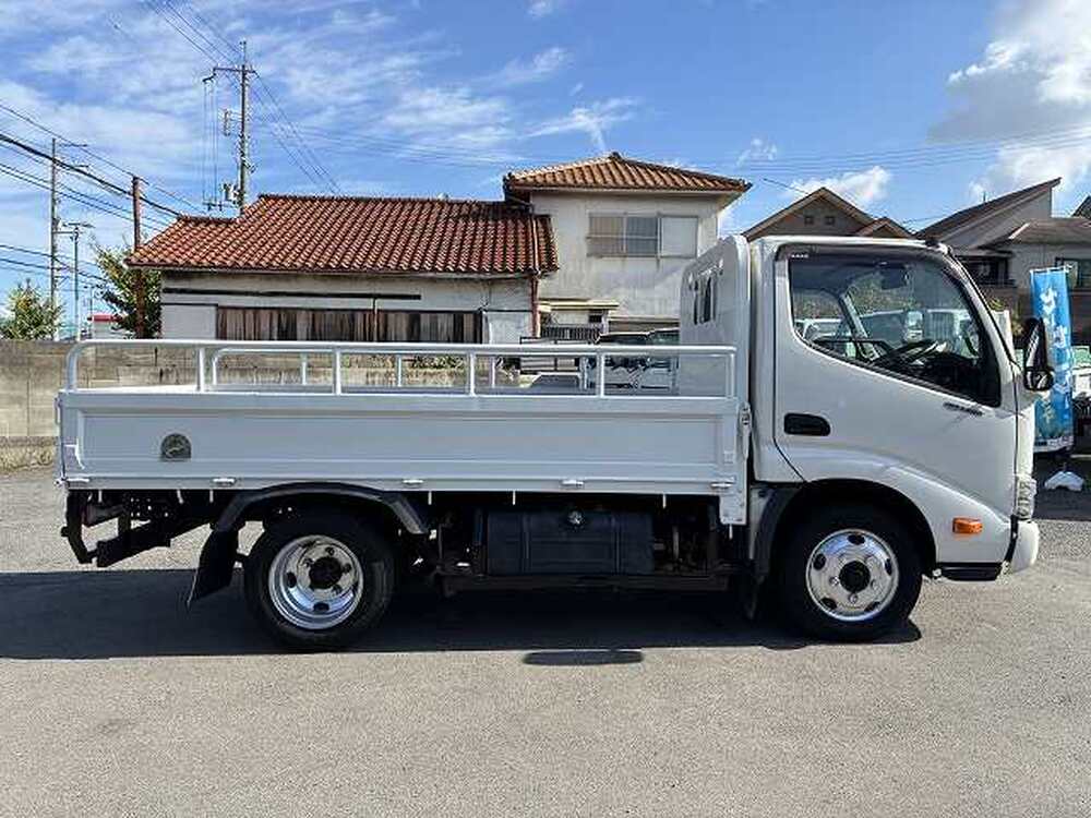日野　デュトロ