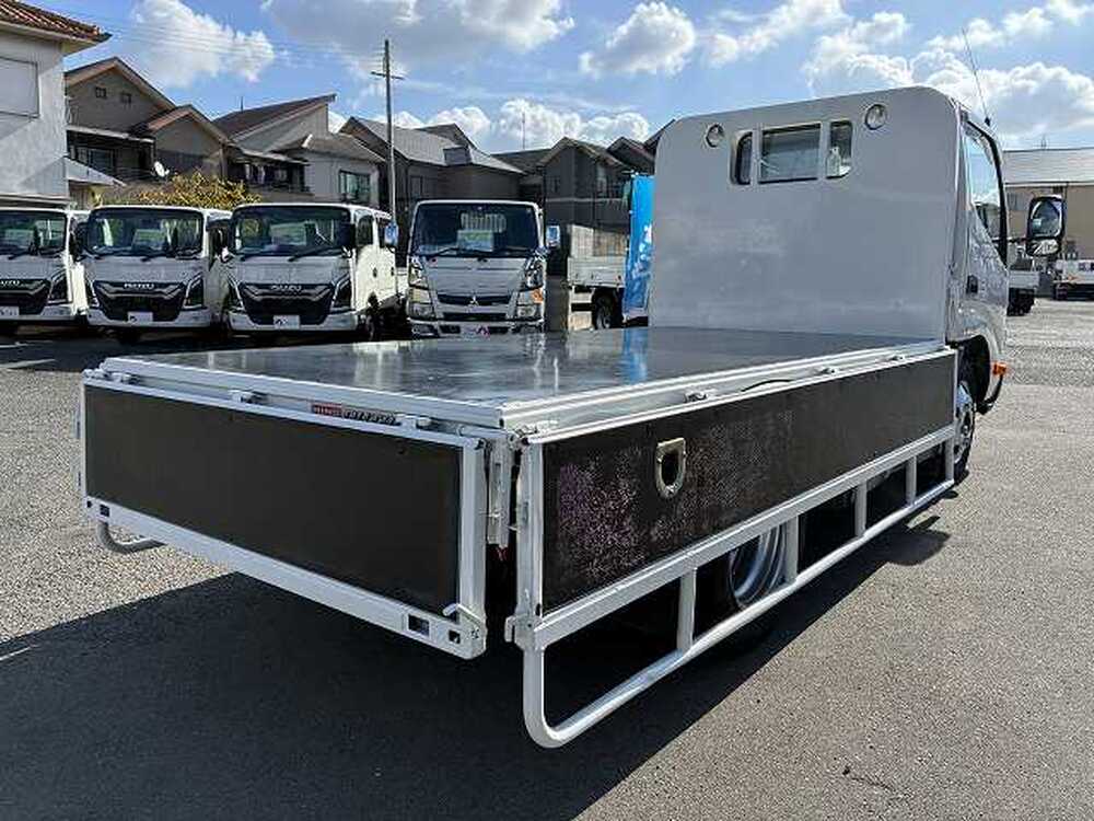 日野　デュトロ