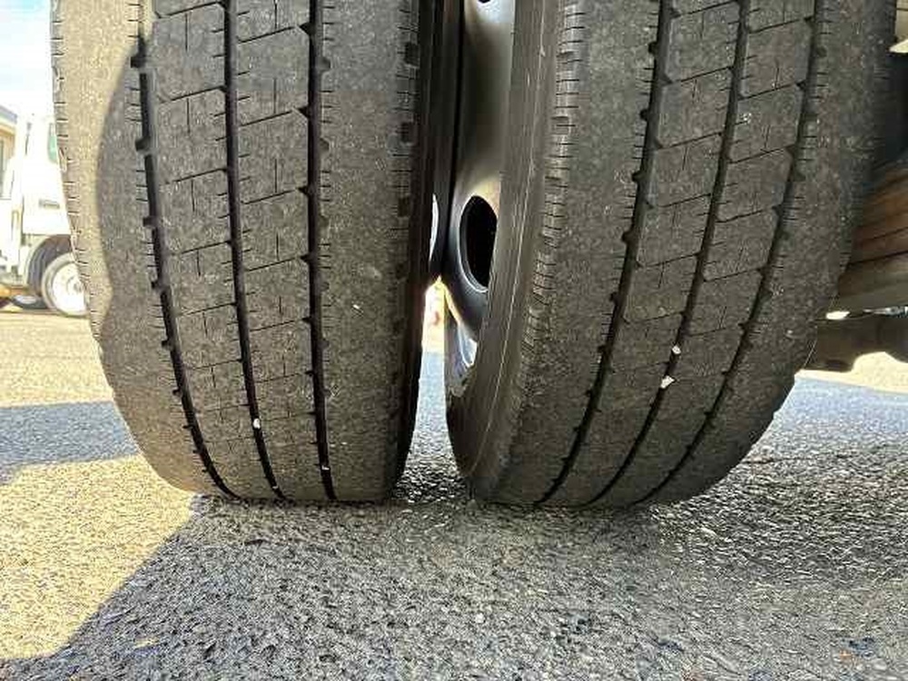 日野　デュトロ