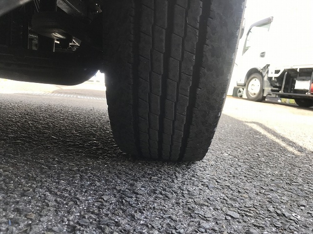 日野　デュトロ