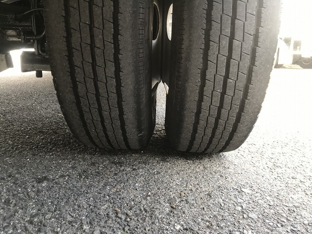 日野　デュトロ