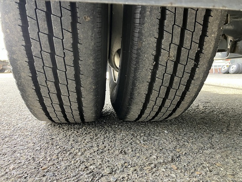 日野　デュトロ