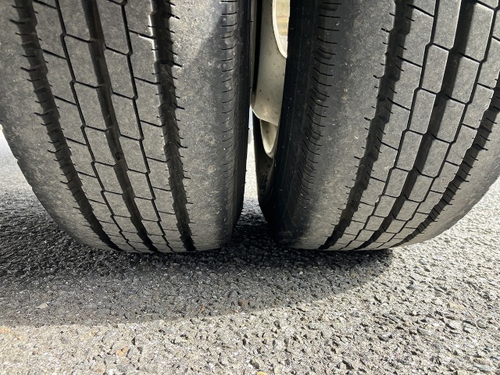 日野　デュトロ